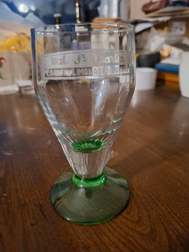 Val St Martin Bougnies glas met waterlimonade, Verzamelen, Verzenden, Gebruikt, Glas of Glazen, Overige merken