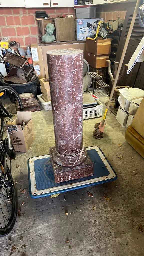 Colonne et pieds en marbre, Enlèvement