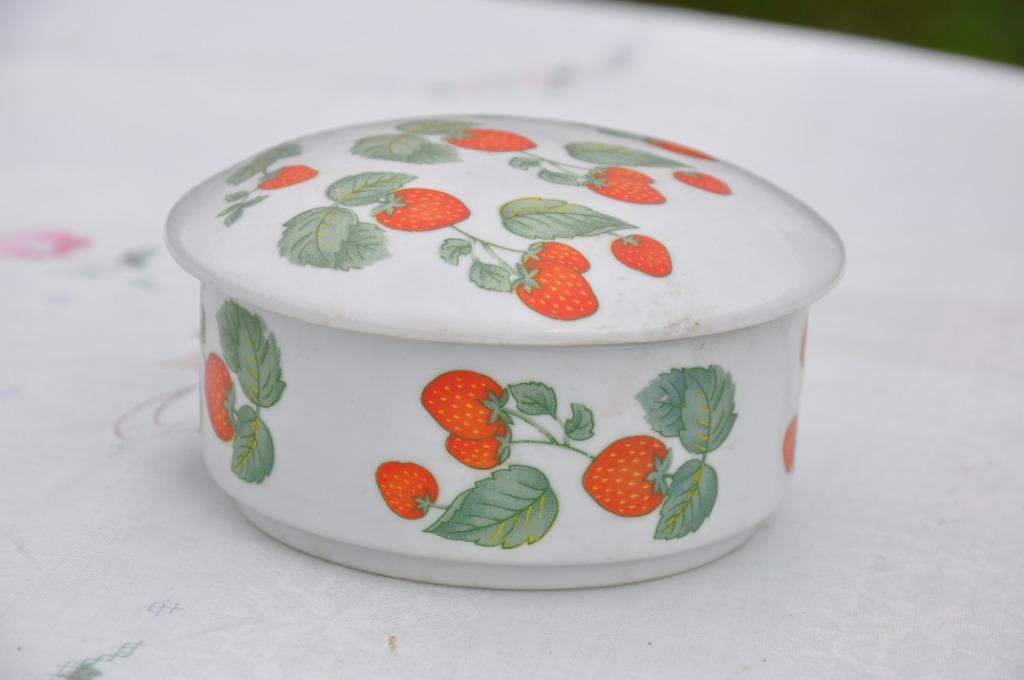 bonbonniere en faience decor fraise, Enlèvement ou Envoi