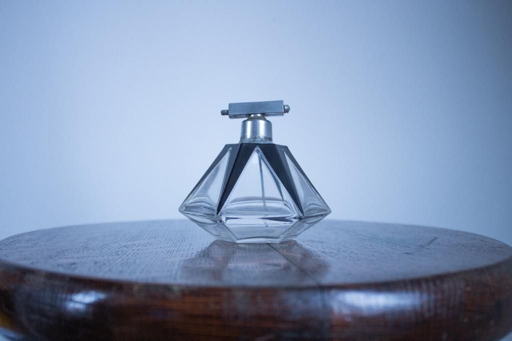 Small Karl Palda Perfume Bottle, Art Deco Parfum Flesje, Antiek en Kunst, Ophalen of Verzenden