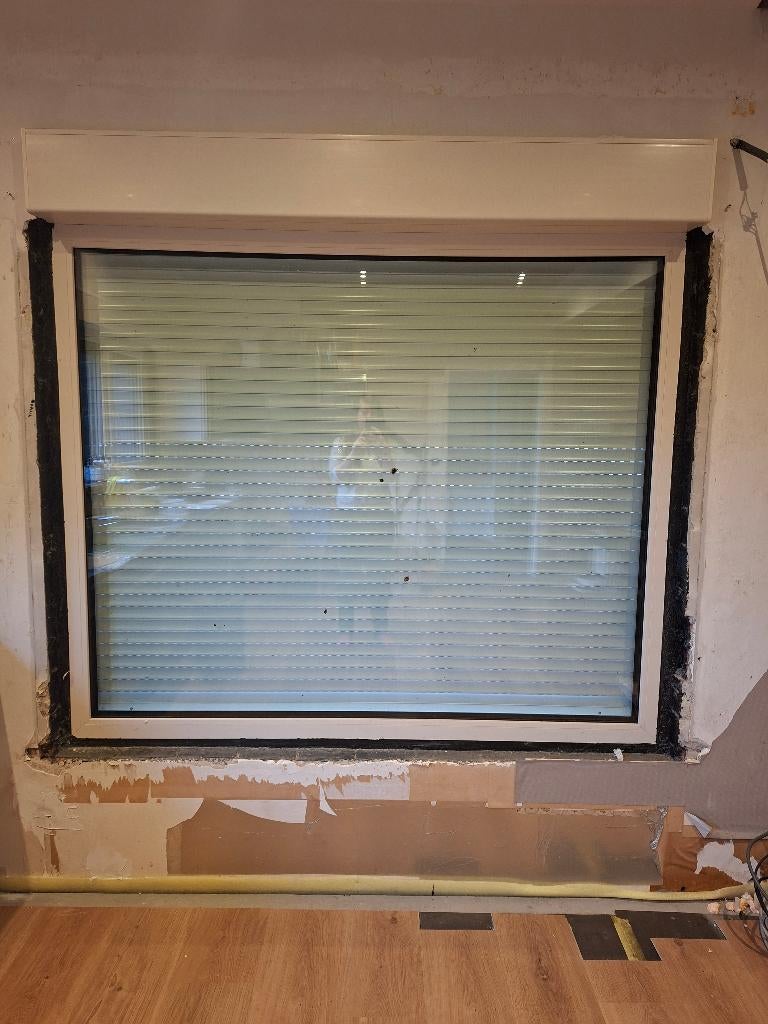 Raam + rolluik, Ophalen, Gevelraam of Ruit, 160 cm of meer, Zo goed als nieuw