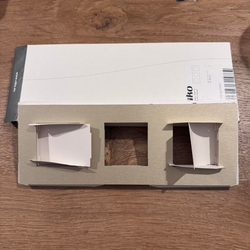 Niko drievoudige afdekplaat ALU GOLD, Doe-het-zelf en Bouw, Elektriciteit en Kabels, Nieuw, Overige typen, Ophalen of Verzenden