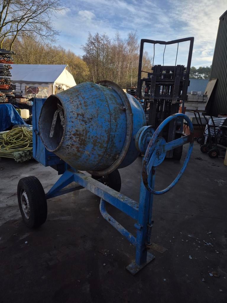 Betonmolen  op benzine  350 liter, Doe-het-zelf en Bouw, Ophalen of Verzenden