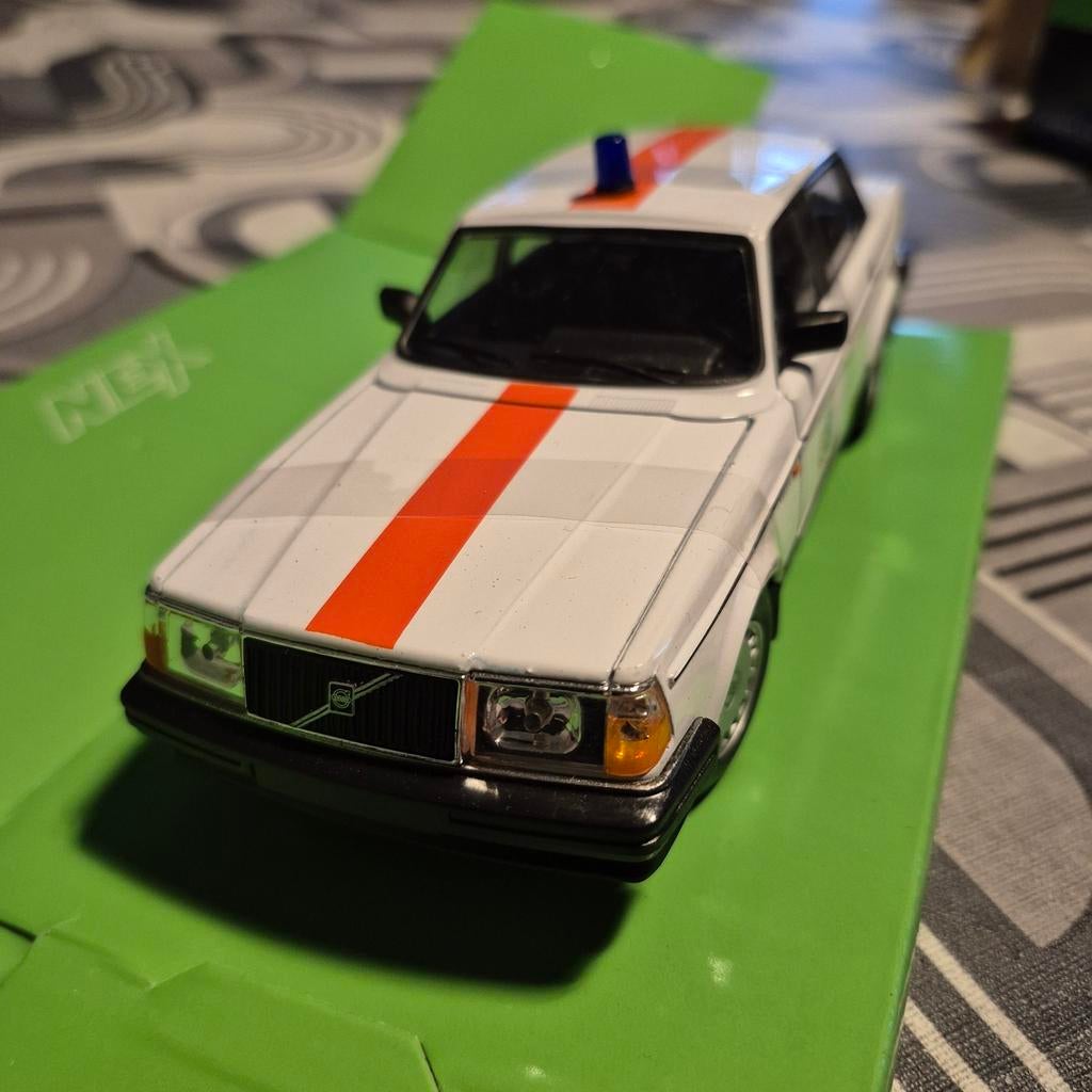 Volvo 240 GL RIJKSWACHT GENDARMERIE BELGE, Envoi, Neuf, Welly