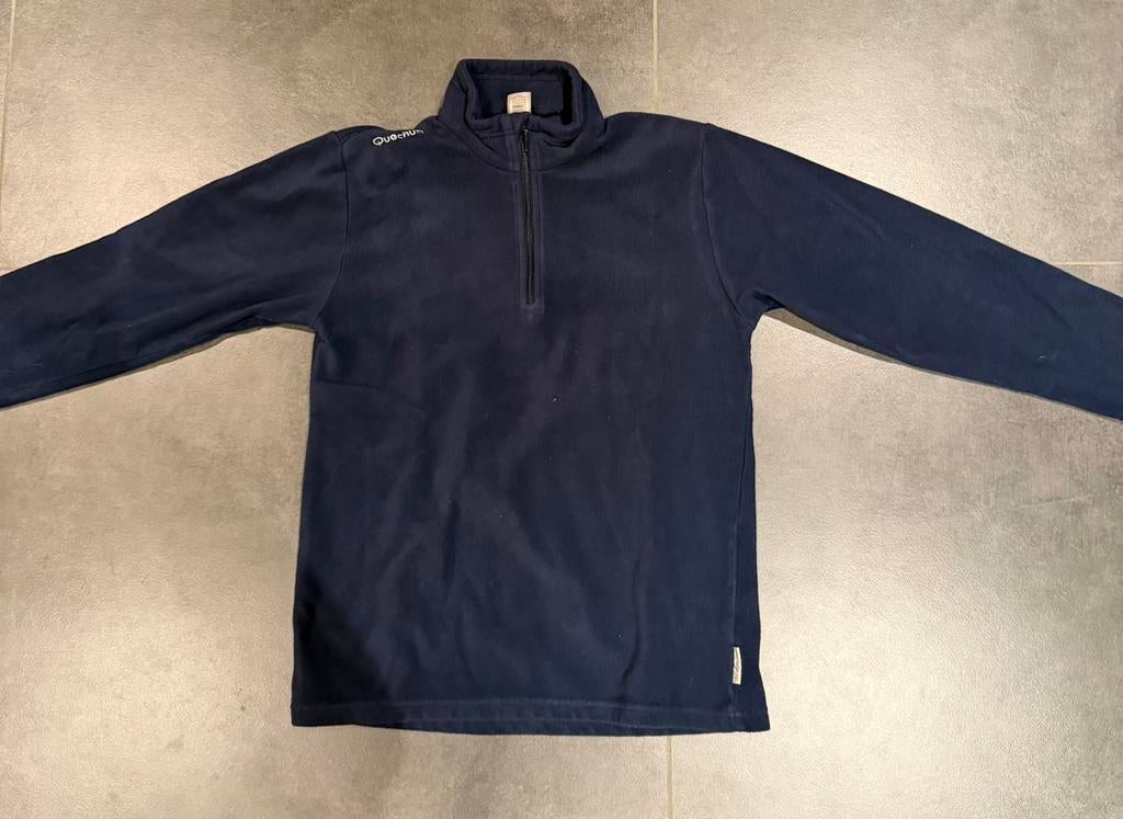 Donkerblauwe fleece, merk Quechua, maat 146-158, Enlèvement ou Envoi, Comme neuf, Garçon ou Fille, Pull ou Veste