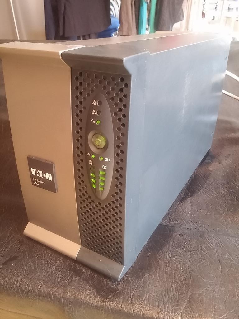 UPS EATON EVOLUTION 850VA/600W - batteries neuves de qualité, Enlèvement ou Envoi, Utilisé