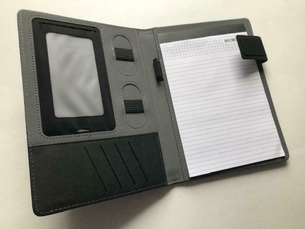 Donkerblauw A5 mapje met vakje voor Powerbank, Ophalen of Verzenden, Nieuw
