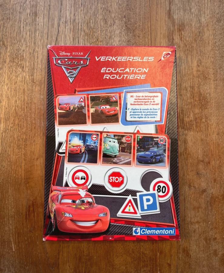 Verkeersles met Cars2, Hobby en Vrije tijd, Gezelschapsspellen | Bordspellen, Ophalen of Verzenden, Zo goed als nieuw, Drie of vier spelers