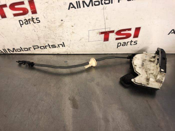Serrure portière mécanique 4portes avant droite d'un Volks, Autos : Pièces & Accessoires, Volkswagen, -, 3 mois de garantie, Utilisé