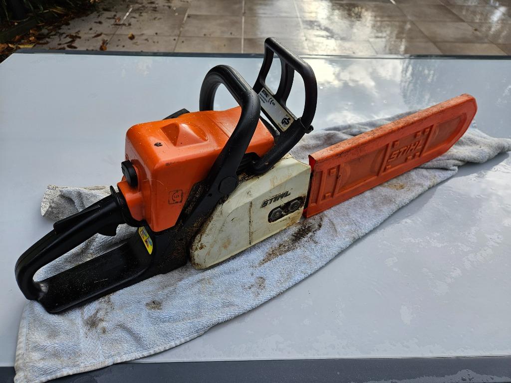 Tronconneuse STIHL 35 cm Mod017 + aiguiseuse + suport buches, Enlèvement, Utilisé, Autres types, STIHL