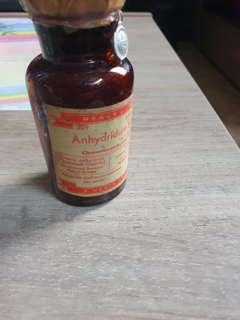 Apotheek fles, Enlèvement