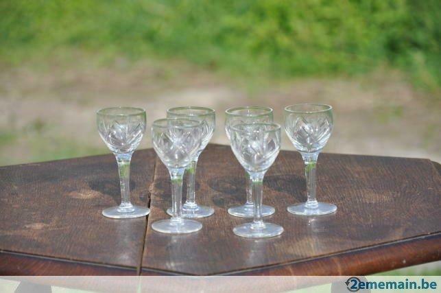 6 verres a liqueur boule sur pied taillé en croix a la roue