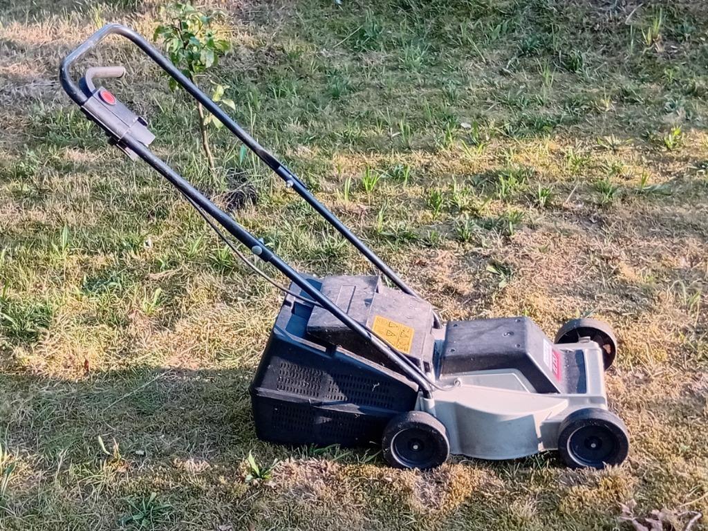 Handige grasmaaier, licht in gewicht, voor kleinere tuin., Ophalen, Cirkelmaaier, Gebruikt, Elektrische grasmaaier