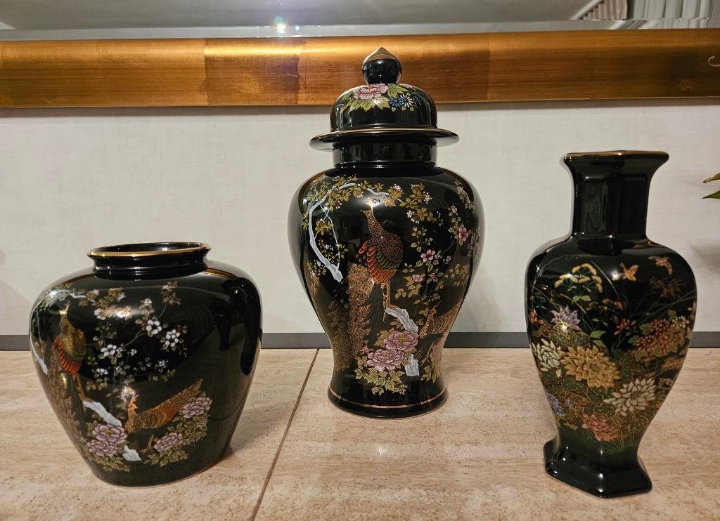 Japanse porseleine vazen (drie stuks), Ophalen