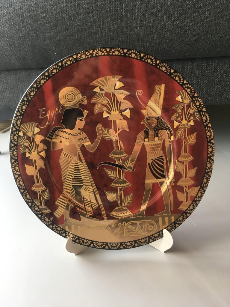 Egyptisch sierbord met staander, Ophalen
