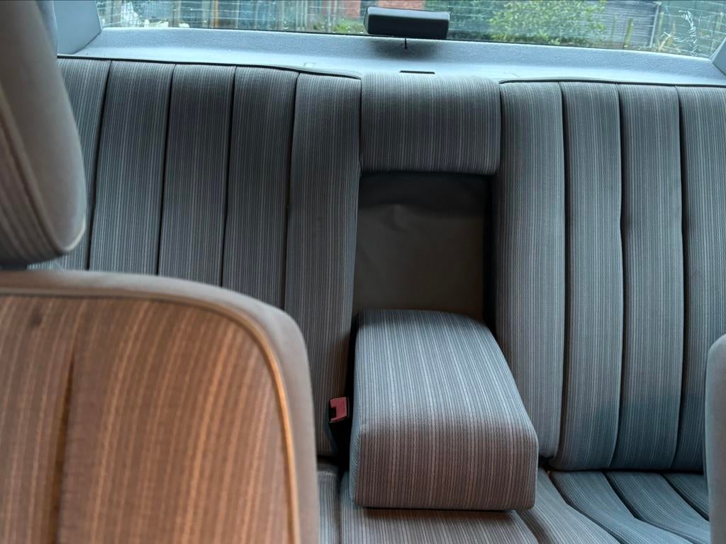 Mercedes Benz E200 Oldtimer Benzine 155000km Keuring voor v, foto 2