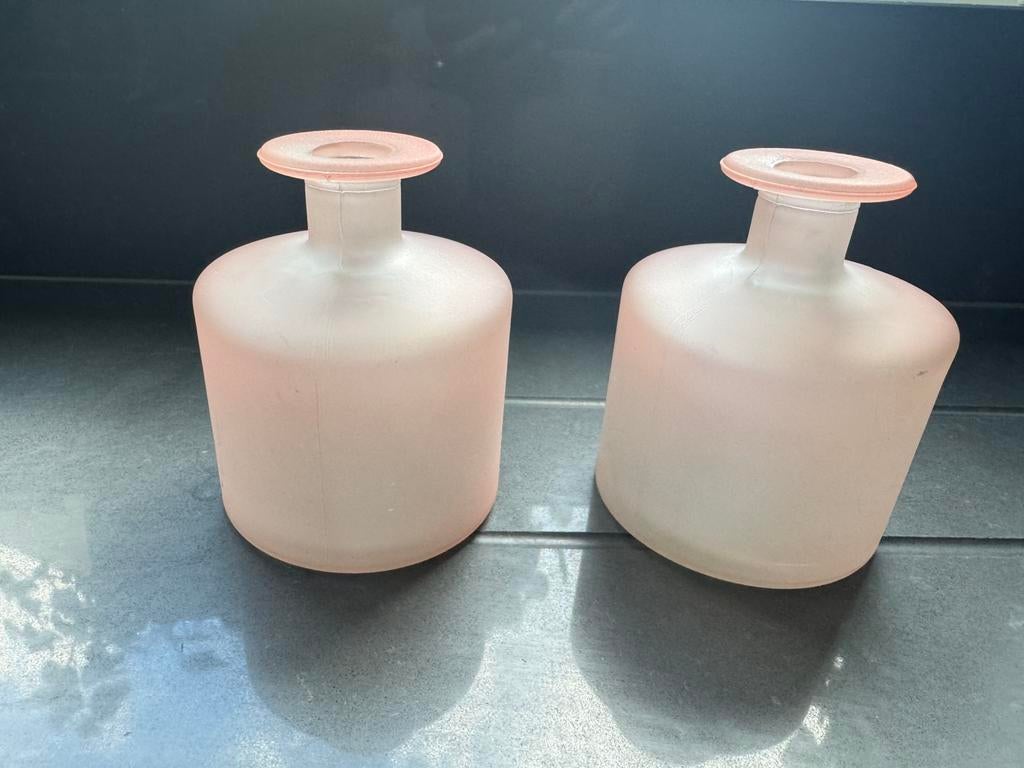 Twee roze vaasjes mat glas, Enlèvement, Comme neuf, Autres couleurs, Verre