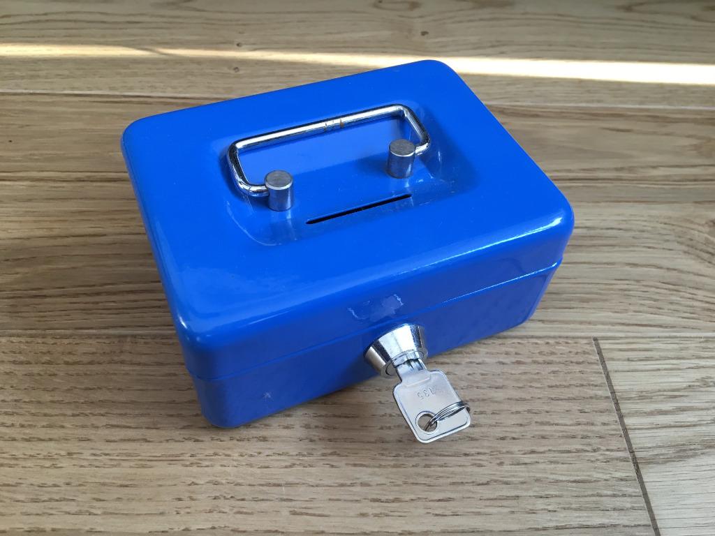 Cash box met een sleuteltje, Zakelijke goederen, Kantoor en Winkelinrichting | Kassa's en Betaalsystemen, Ophalen of Verzenden