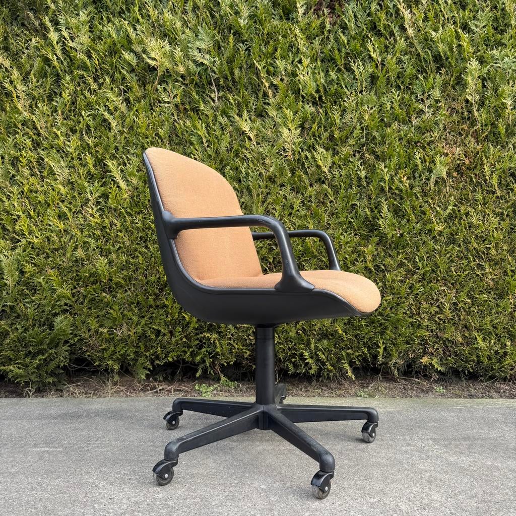 Charles Pollock - Bureaustoel - Comforto, Huis en Inrichting, Bureaustoelen, Ophalen, Zo goed als nieuw, Zwart, Bureaustoel