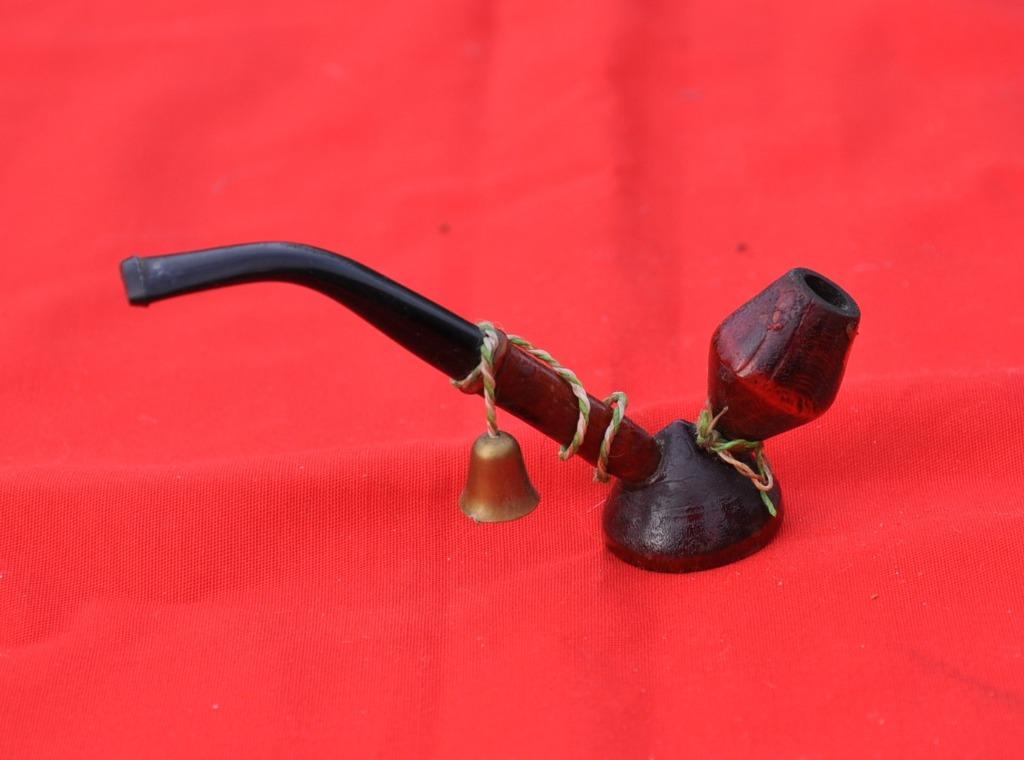 petite pipe en bois avec clochette deco a poser, Enlèvement ou Envoi, Utilisé, Autres types