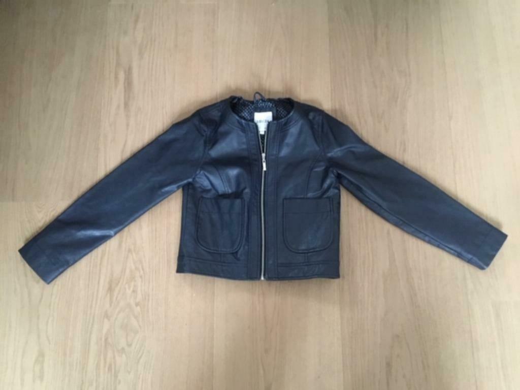 mooi jasje in liederlijk donker blauw mt 134, Enlèvement ou Envoi, JBC, Utilisé, Fille