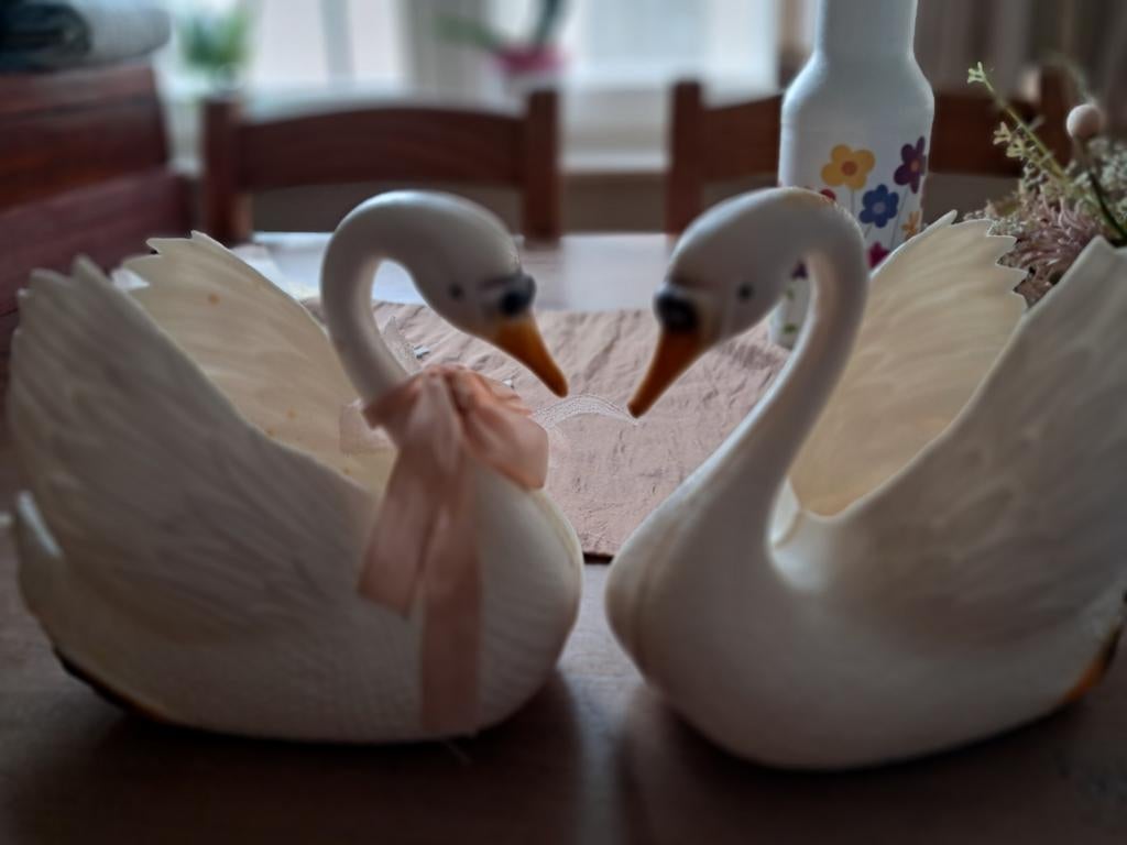 Oud zwaantje , bloempot, Ophalen of Verzenden, Zo goed als nieuw