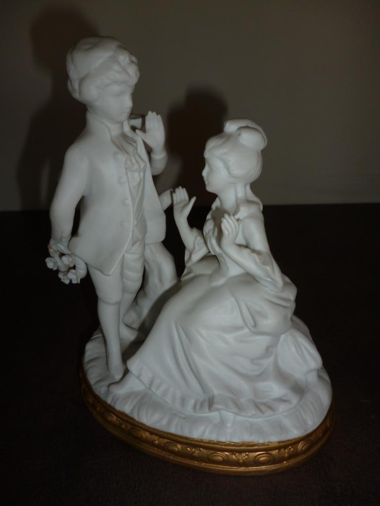 Statue ancienne en porcelaine bisquit avec bordure dorée, Enlèvement ou Envoi