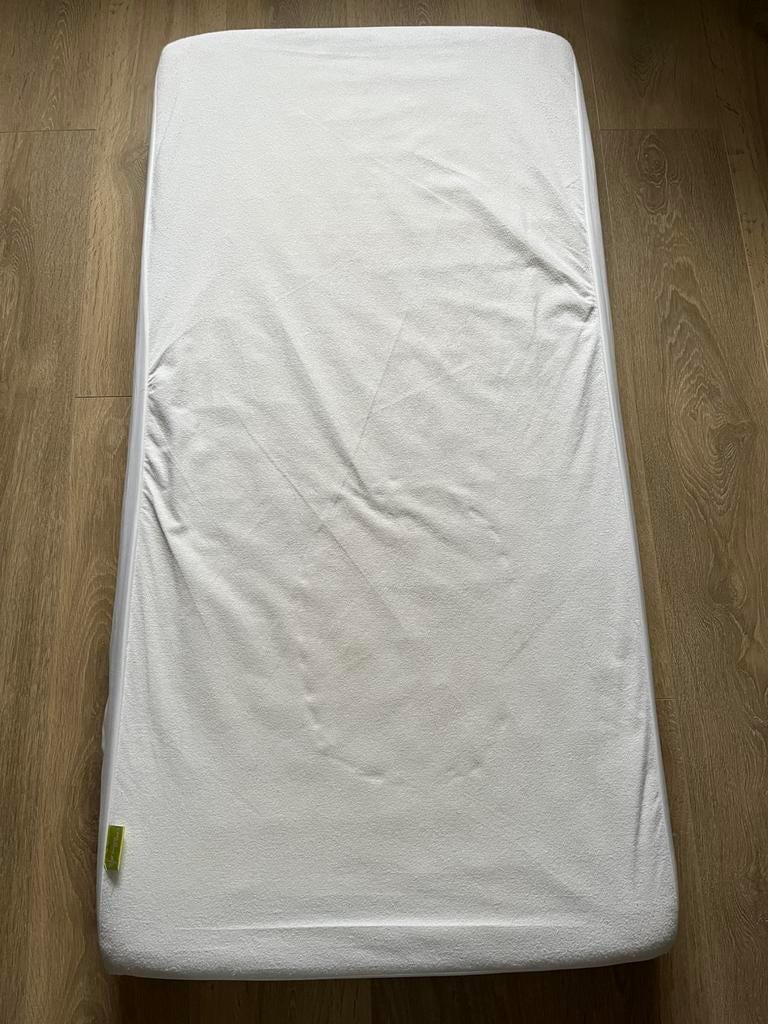 Matelas + housse CHILDWOOD, Enlèvement, Comme neuf