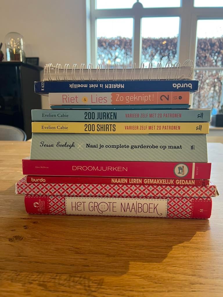 Naaiboeken, Ophalen of Verzenden, Zo goed als nieuw