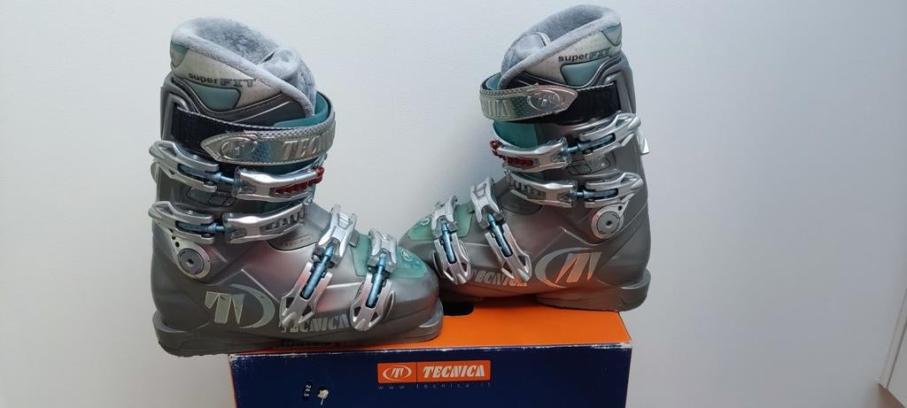 Tecnica Ski schoenen, Ophalen