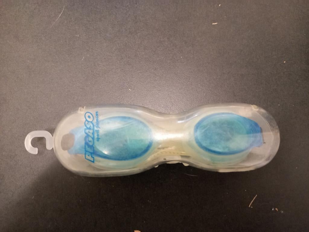 Lunettes de piscine bleue Pegaso, Sports nautiques & Bateaux, Plongée, Enlèvement ou Envoi, Utilisé, Lunettes de plongée ou Tuba