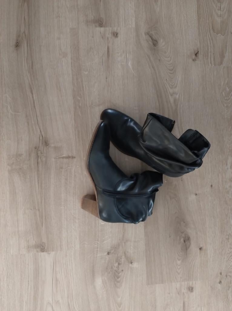 Korte laarzen maat 42 (zwart), Enlèvement, Noir