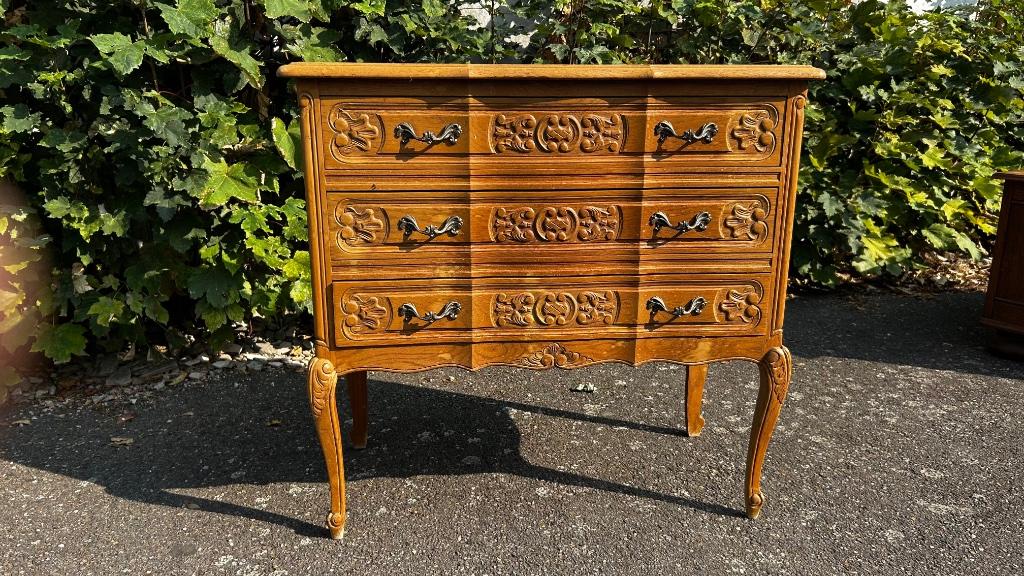 Vol houten dressoir met drie lades, Huis en Inrichting, Kasten | Ladekasten, Ophalen, Gebruikt, Eikenhout, Hout gravure
