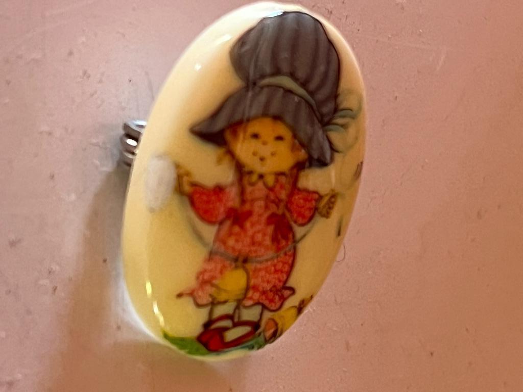 kleine broche Holly Hobie met intacte speld, Overige materialen, Overige kleuren, Minder dan 4 cm, Ophalen of Verzenden