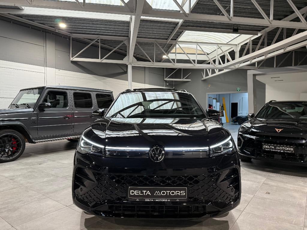 Volkswagen Tiguan 2.0 TDI R-Line *Full Option*, 4 cilinders, Zwart, Leder, Bedrijf