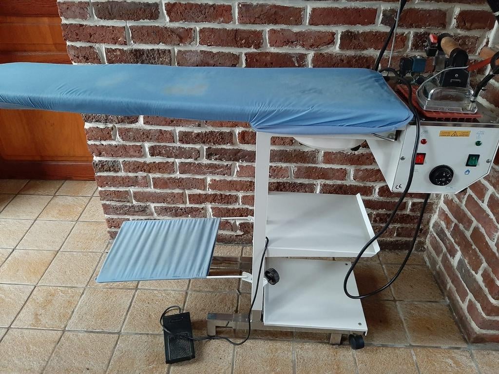 Planche à repasser professionnelle.