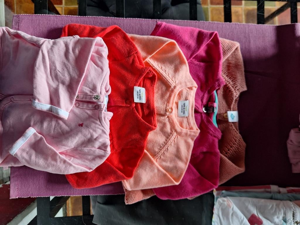 1 lot de gilets et pulls, Enlèvement, Comme neuf, Taille 56