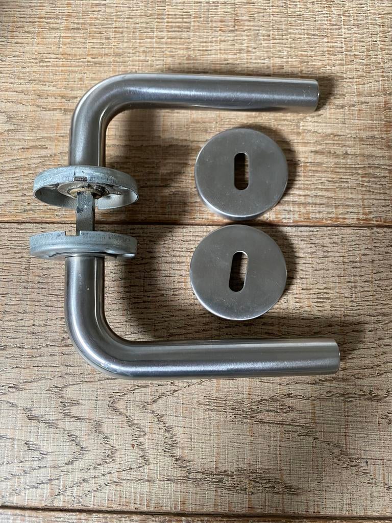 Deurklinkset op rozet voor 6 deuren, Ophalen of Verzenden, Zo goed als nieuw