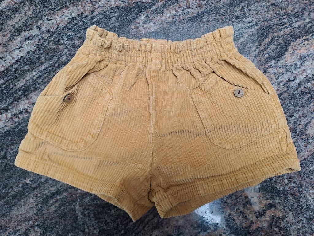 Mt 86 Okergele ribfluwelen short met rekkerband, Kinderen en Baby's, Babykleding | Maat 86, Broekje, Meisje, Ophalen of Verzenden