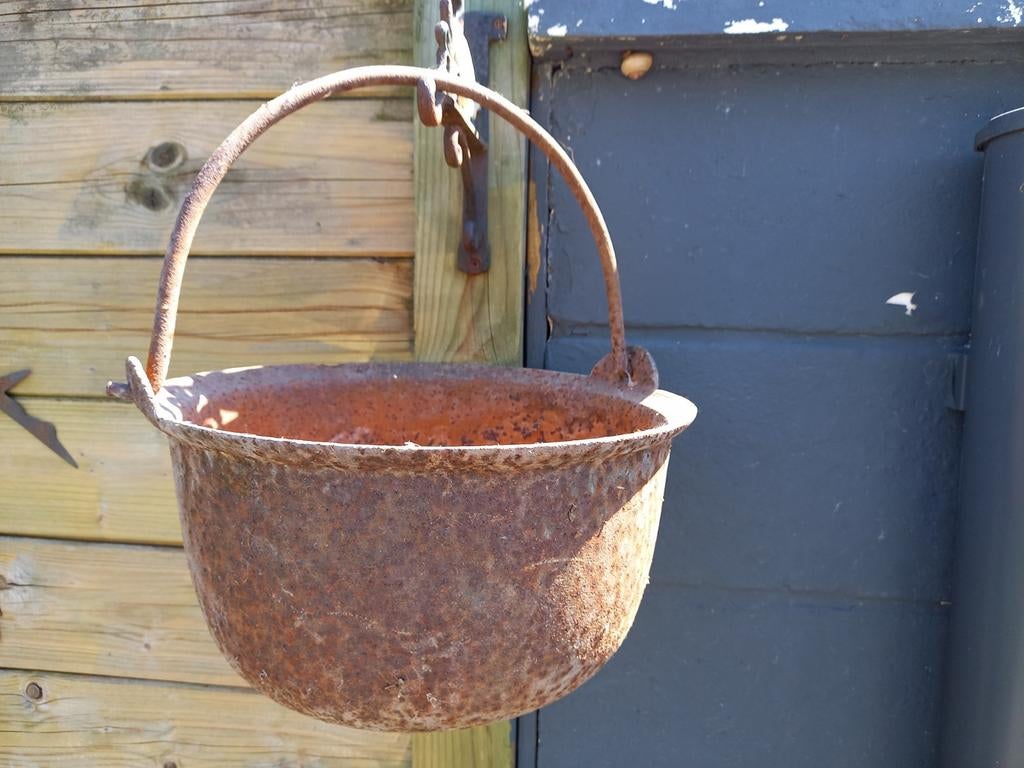 CHAUDRON EN FONTE  ( ANCIEN) DIAMÈTRE INTÉRIEUR 27CM, Enlèvement