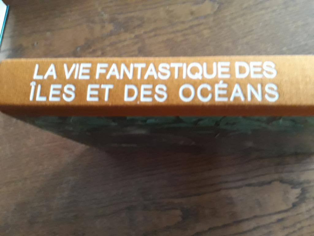 BOEK HET FANTASTISCHE LEVEN VAN EILANDEN EN OCEANEN, Boeken, Ophalen of Verzenden, Zo goed als nieuw