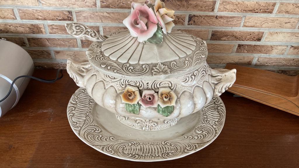 porseleinen soepterrine, Enlèvement