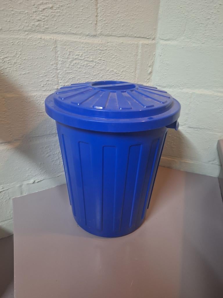 Nieuwe vuilbak/container met deksel, Ophalen, Nieuw