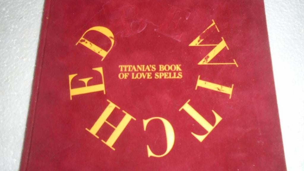 Titania's Book of Love Spells, Verzenden, Zo goed als nieuw
