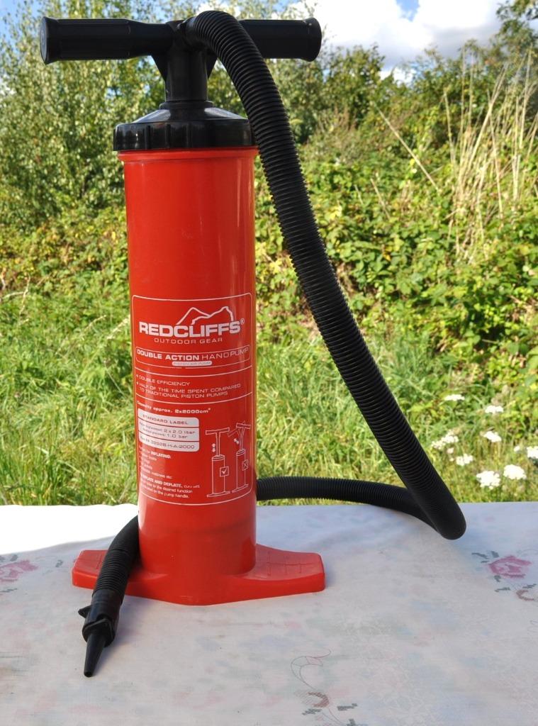 gonfleur redcliffs double action pour le camping, Caravanes & Camping, Pompes à air, Enlèvement ou Envoi, Comme neuf, Manuellement