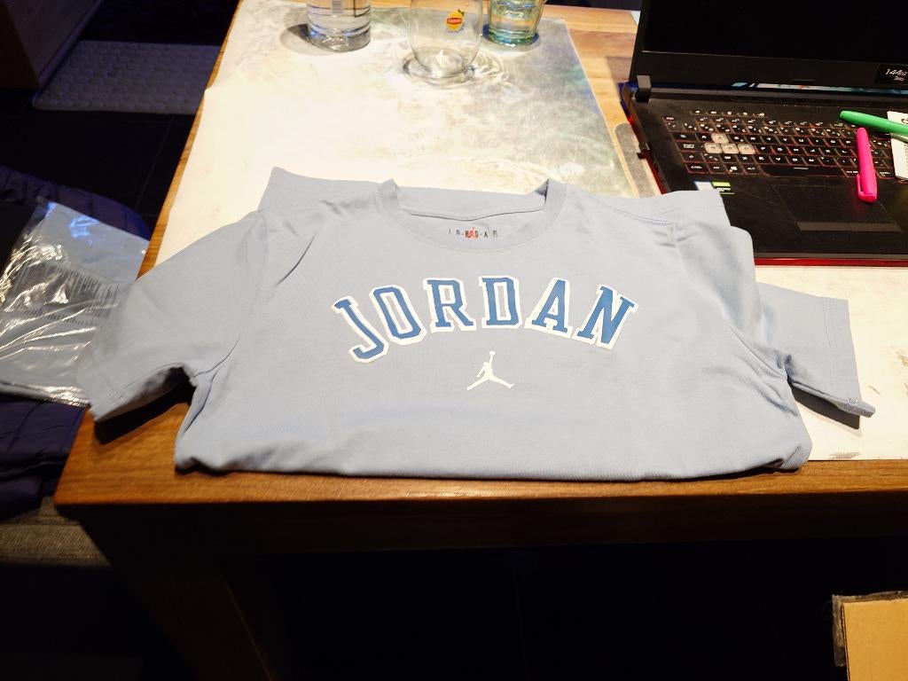 T-shirt Nike Jordan  13-15j 163-175 cm blauw grijs, Nieuw, Ophalen of Verzenden, Shirt of Longsleeve, Nike Jordan