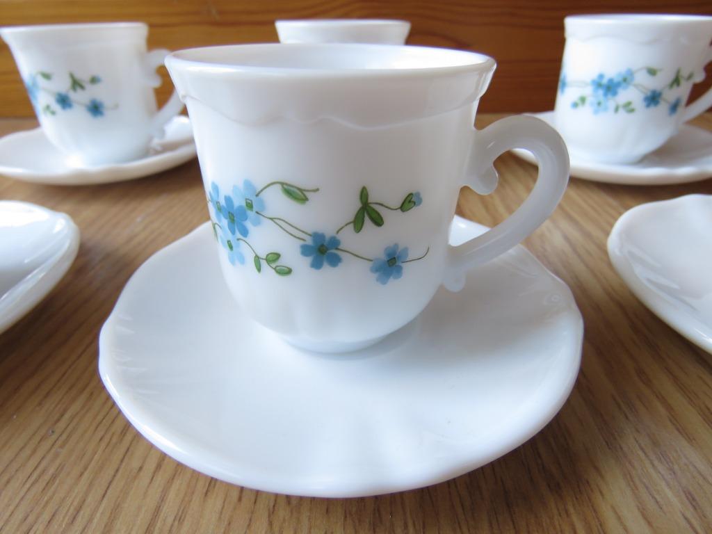 vintage arcopal 6 tasses sous tasses expresso motif myosotis, Ophalen of Verzenden, Zo goed als nieuw, Kop(pen) en/of Schotel(s)