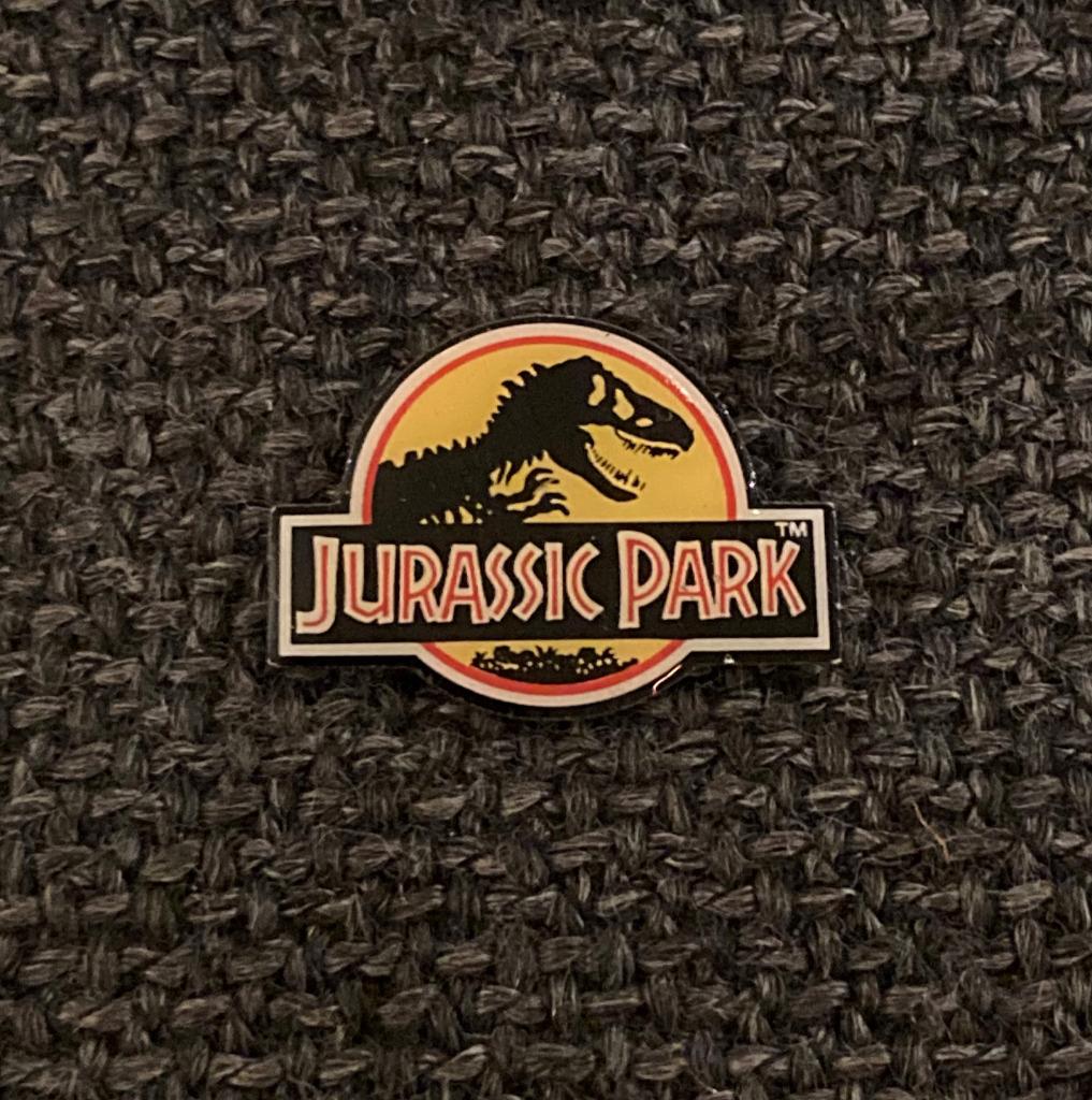 PIN - JURASSIC PARK - DINOSAURUS - DINOSAURE - DINO, Envoi, Utilisé, Autres sujets/thèmes, Insigne ou Pin's