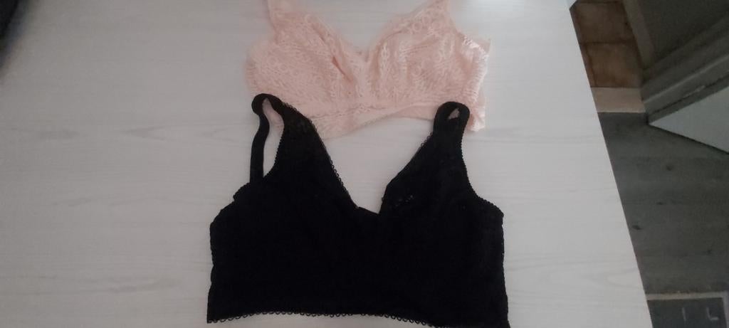 2 vrouwen BH's, Enlèvement, Soutien-gorge