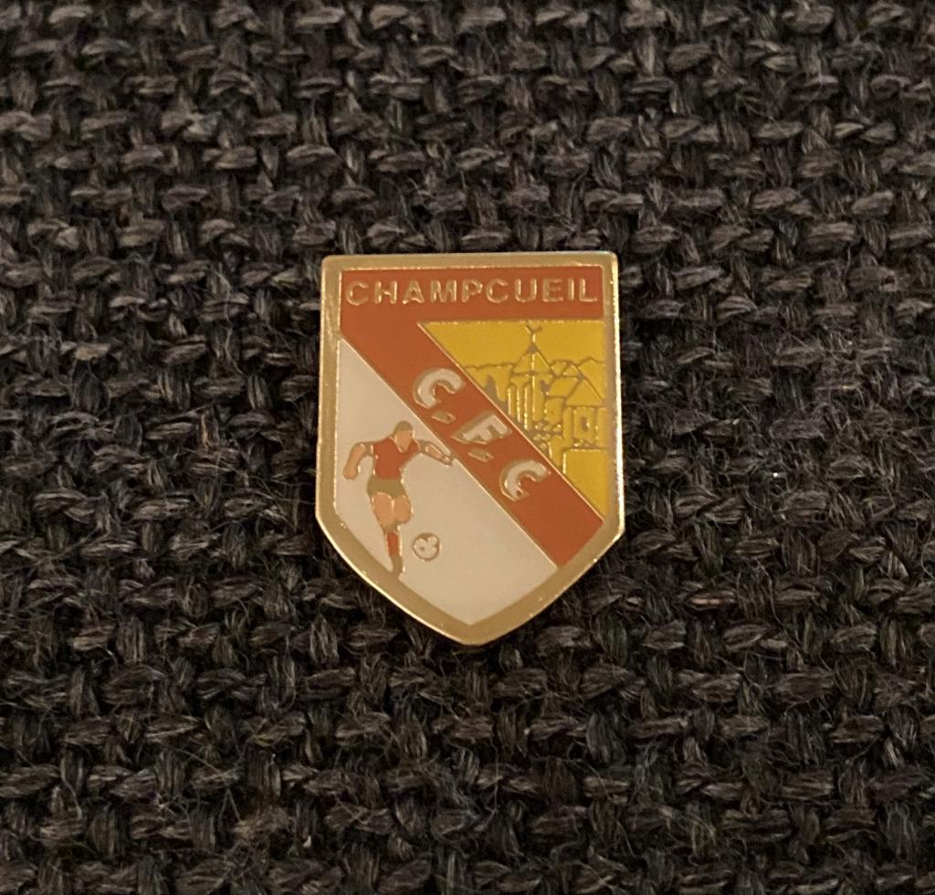 PIN - CFC CHAMPCUEIL - FOOTBALL - VOETBAL, Verzenden, Gebruikt, Sport, Speldje of Pin